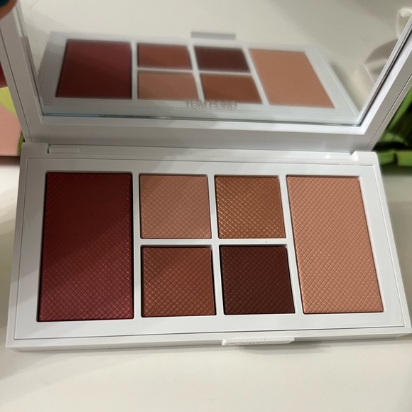 Tom Ford New Authentic pallet - Picture 1 of 7